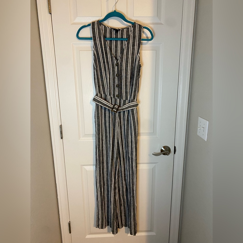 Who What Wear Linen Romper Size S Stripe Sleeveless Belt Gray White Buttons